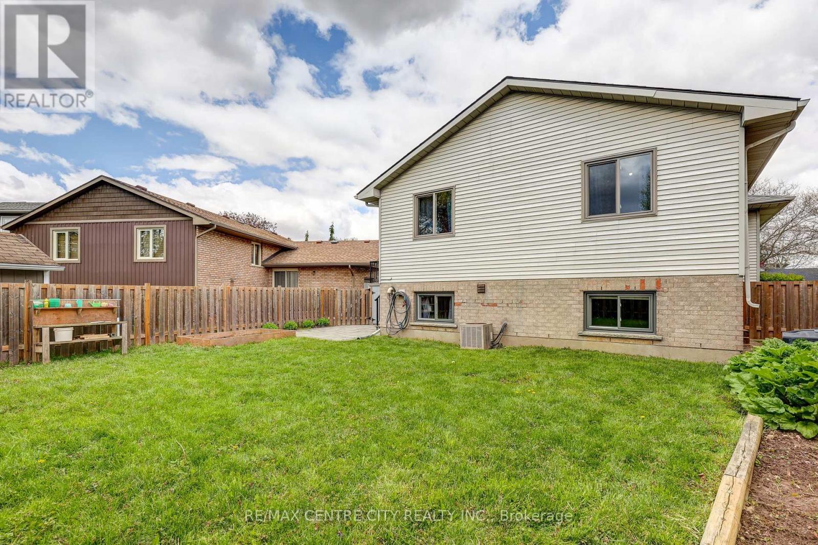 43 SINCLAIR CRESCENT - 41