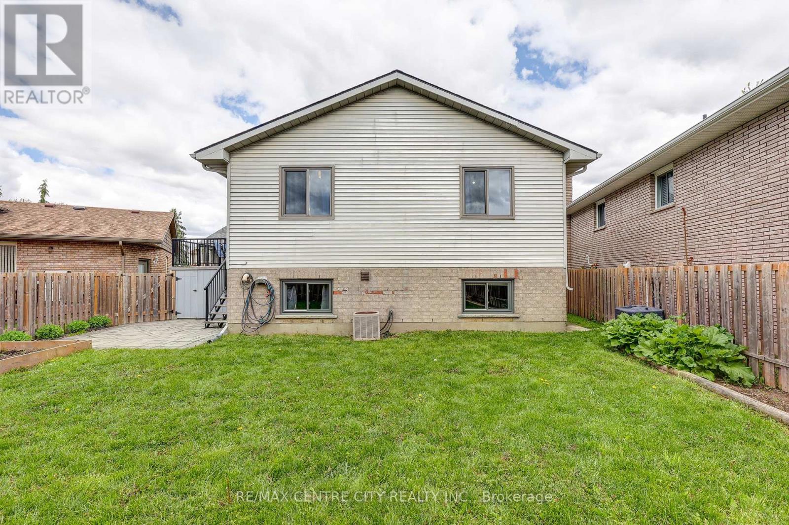 43 SINCLAIR CRESCENT - 43