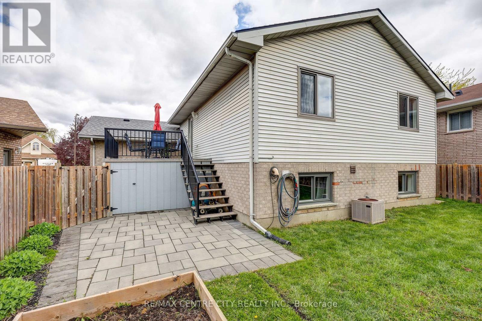 43 SINCLAIR CRESCENT - 44