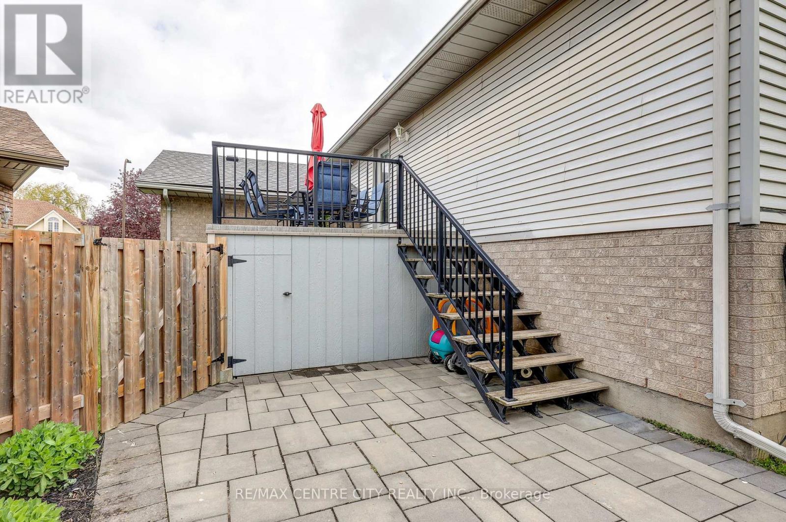 43 SINCLAIR CRESCENT - 45