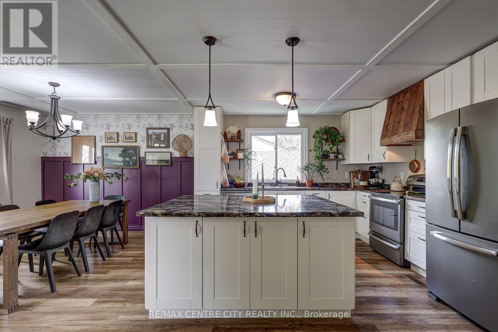 142 DUFFERIN STREET - 14