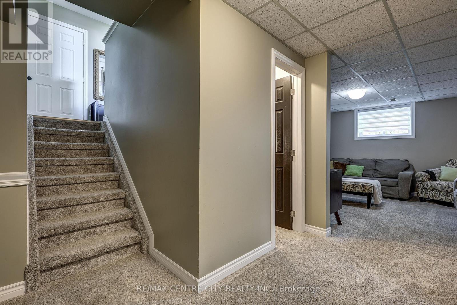 142 DUFFERIN STREET - 24