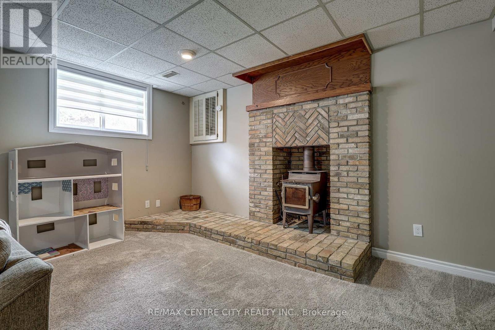 142 DUFFERIN STREET - 30