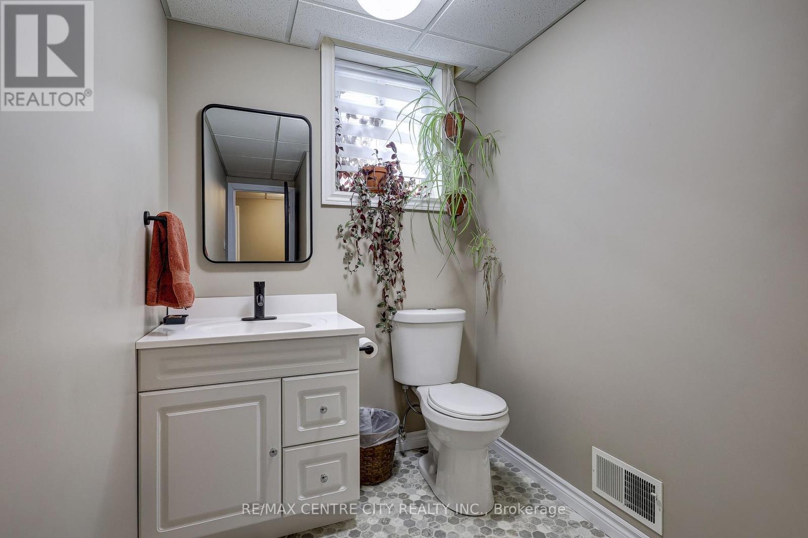 142 DUFFERIN STREET - 31