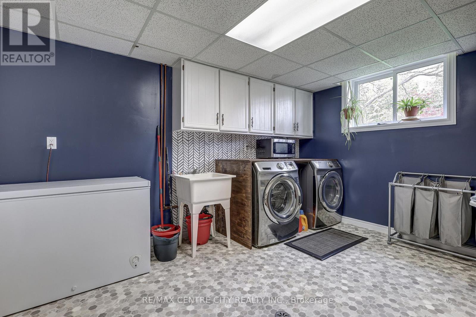 142 DUFFERIN STREET - 32