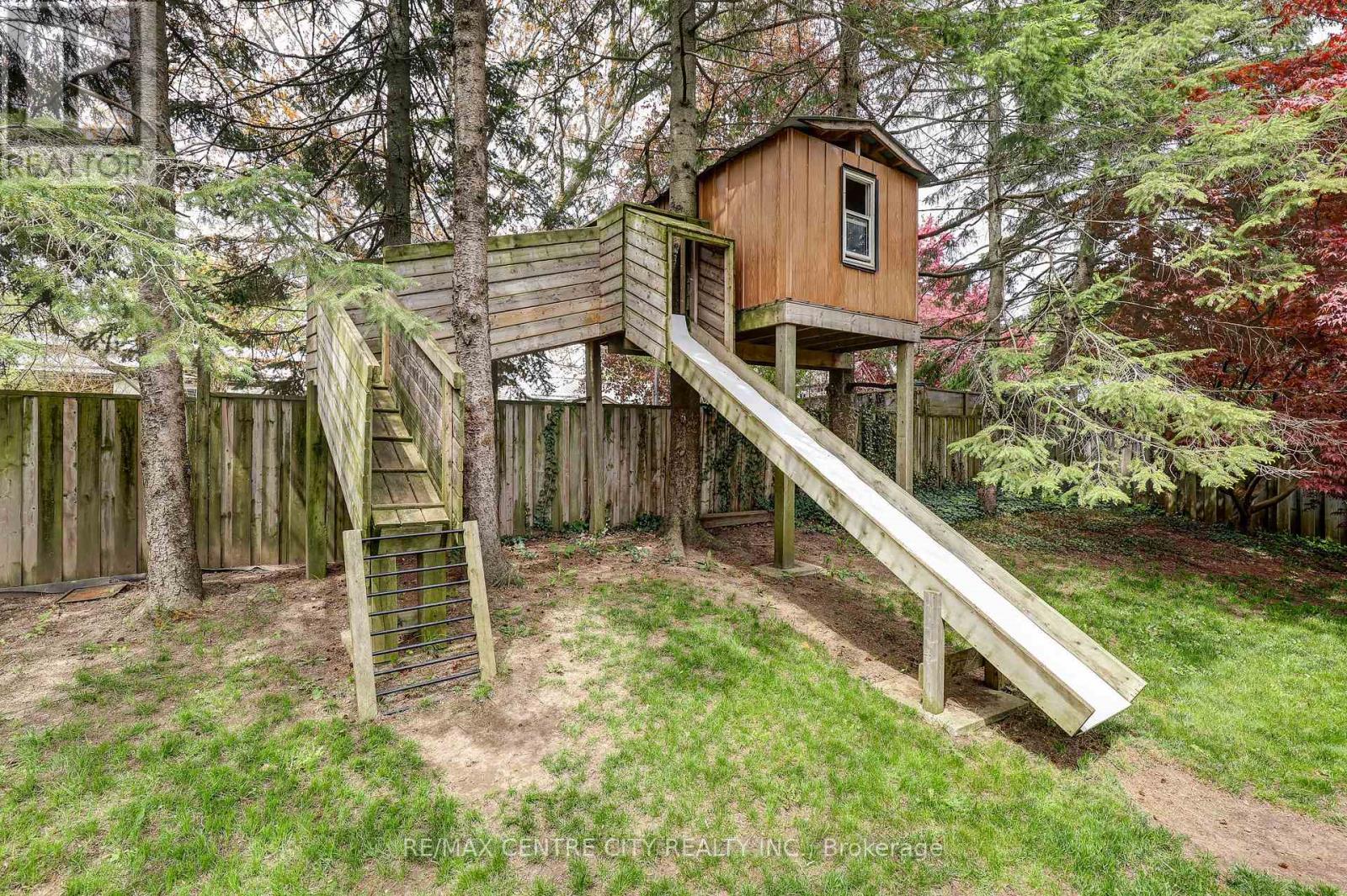 142 DUFFERIN STREET - 41