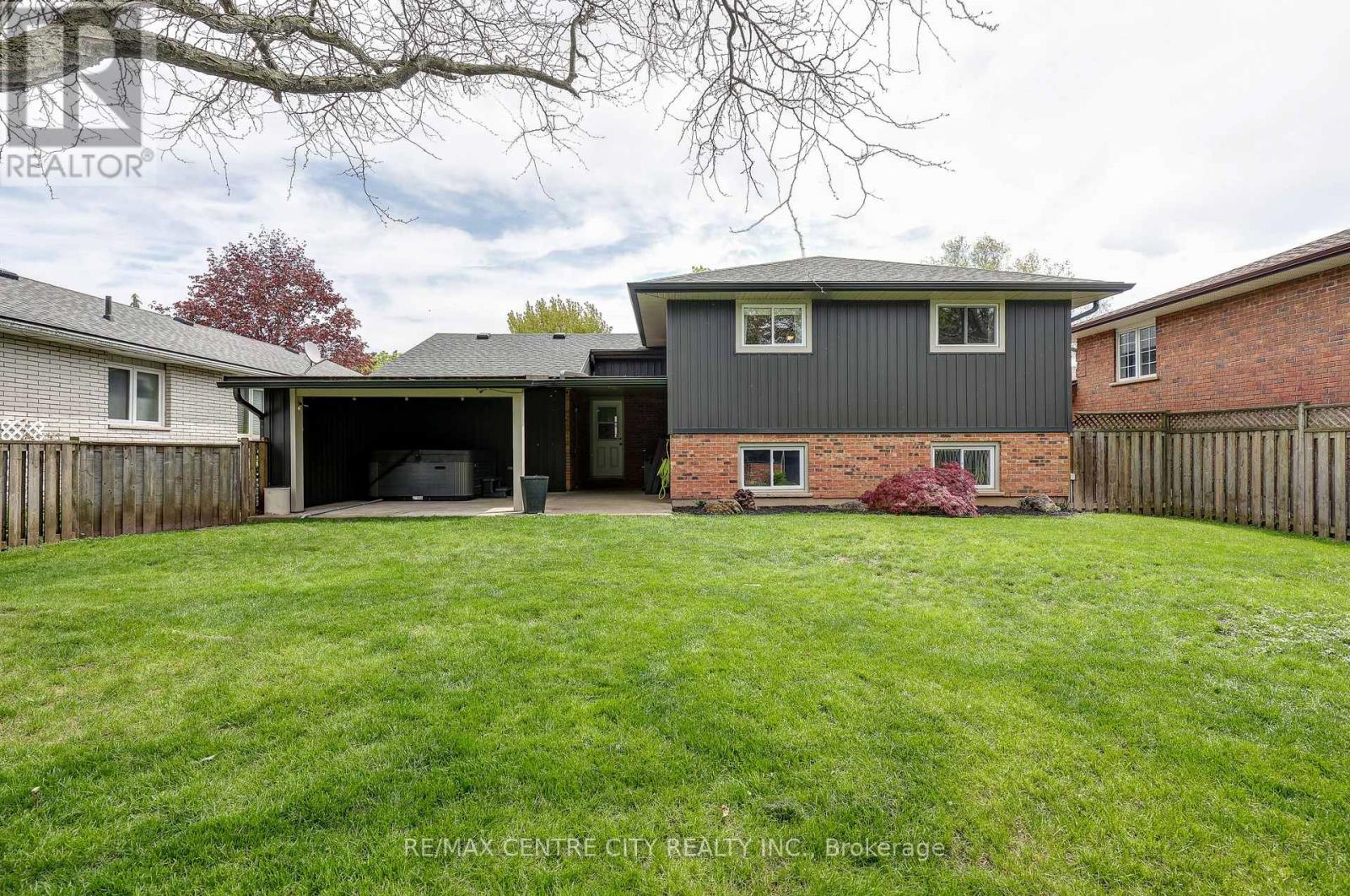 142 DUFFERIN STREET - 42