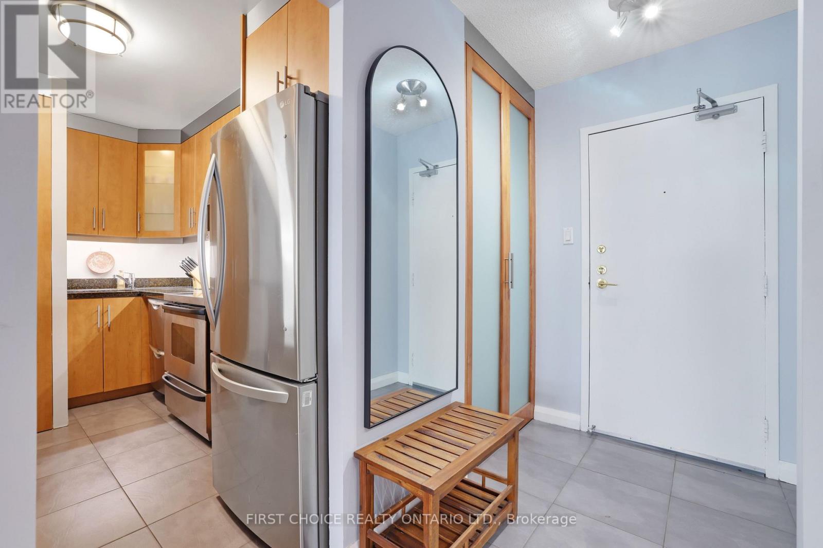 #703 141 SOMERSET STREET W - 5
