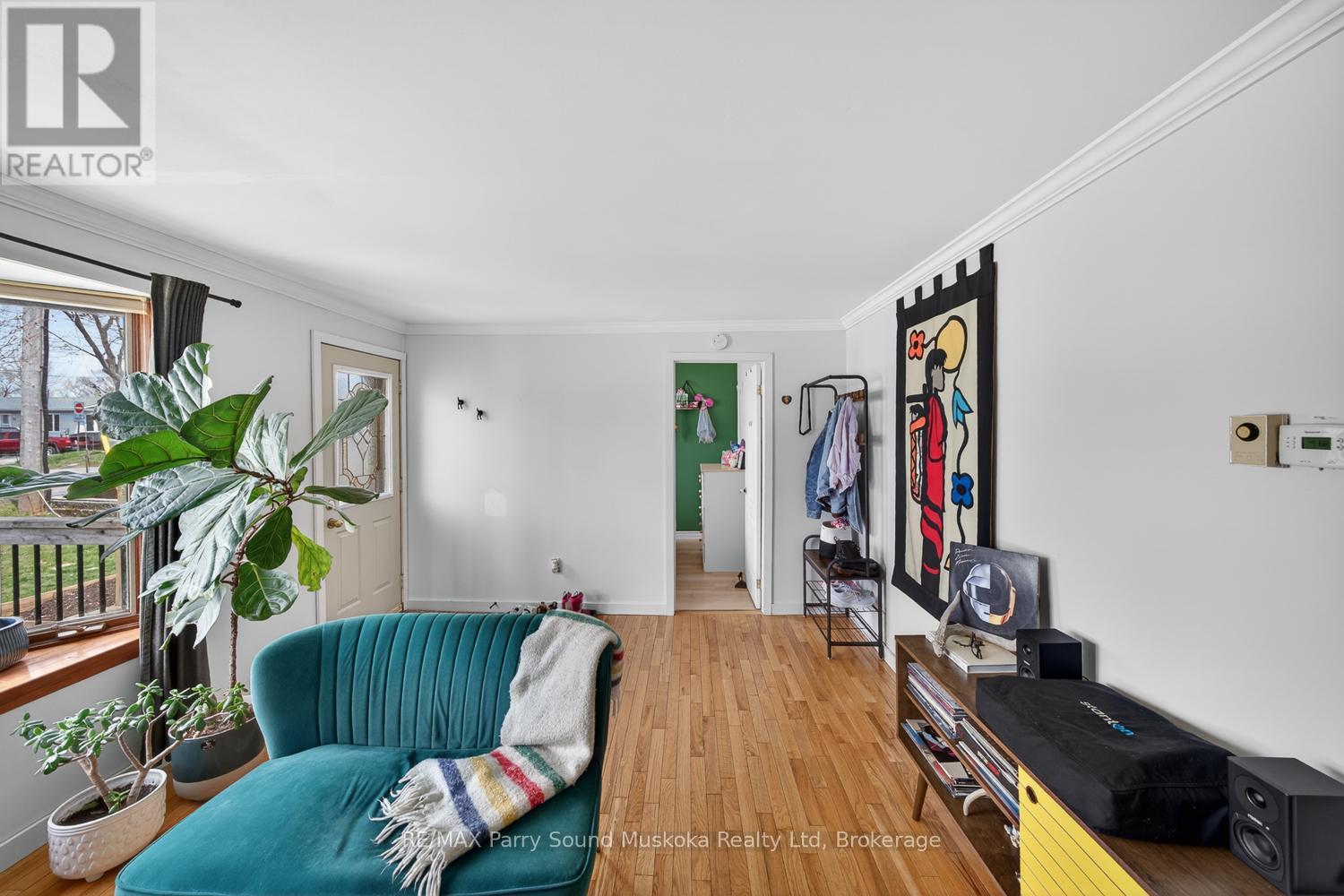 23 HIGHLAND CRESCENT - 45
