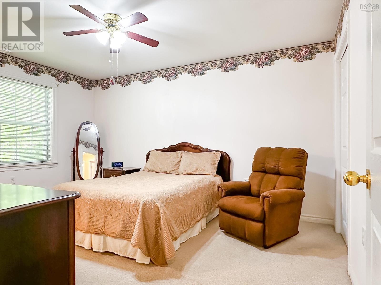 28 Bishop Avenue - 24