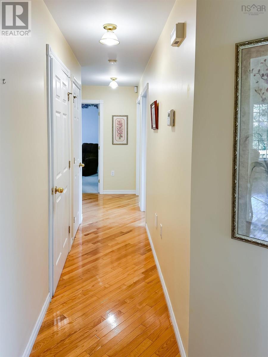 28 Bishop Avenue - 21