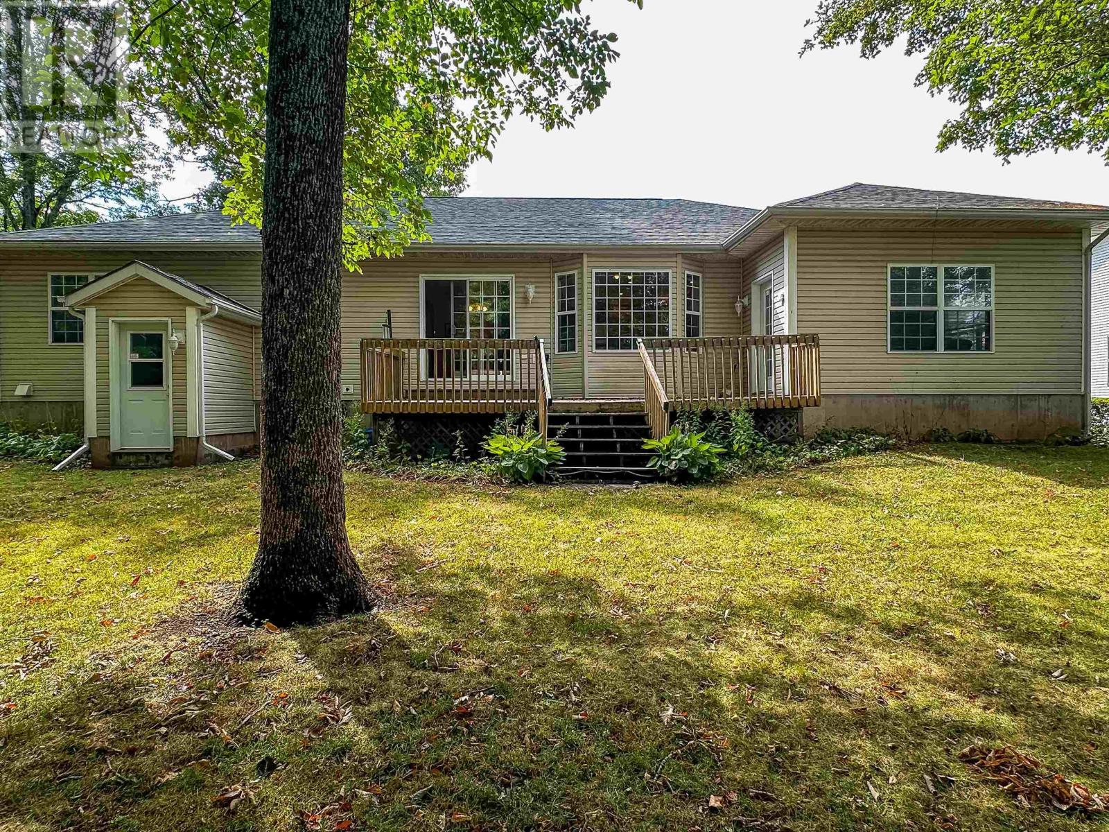 28 Bishop Avenue - 30