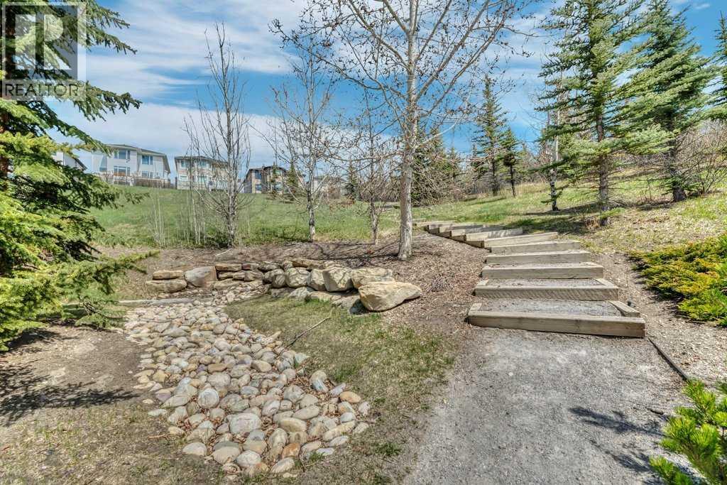 #8 172 Rockyledge View NW - 35