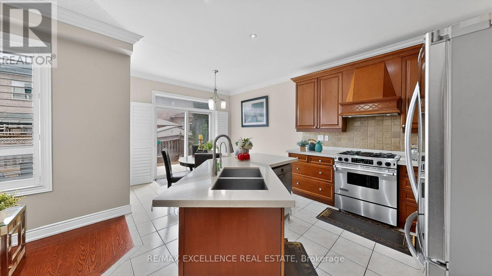 26 BLUE DIAMOND DRIVE - 16