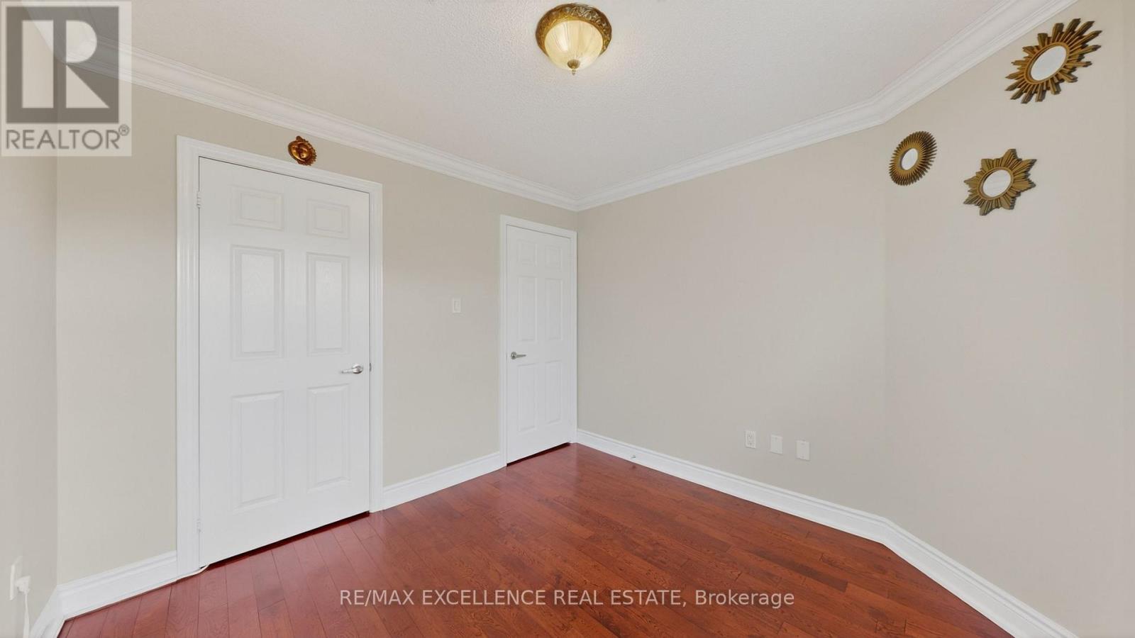 26 BLUE DIAMOND DRIVE - 32