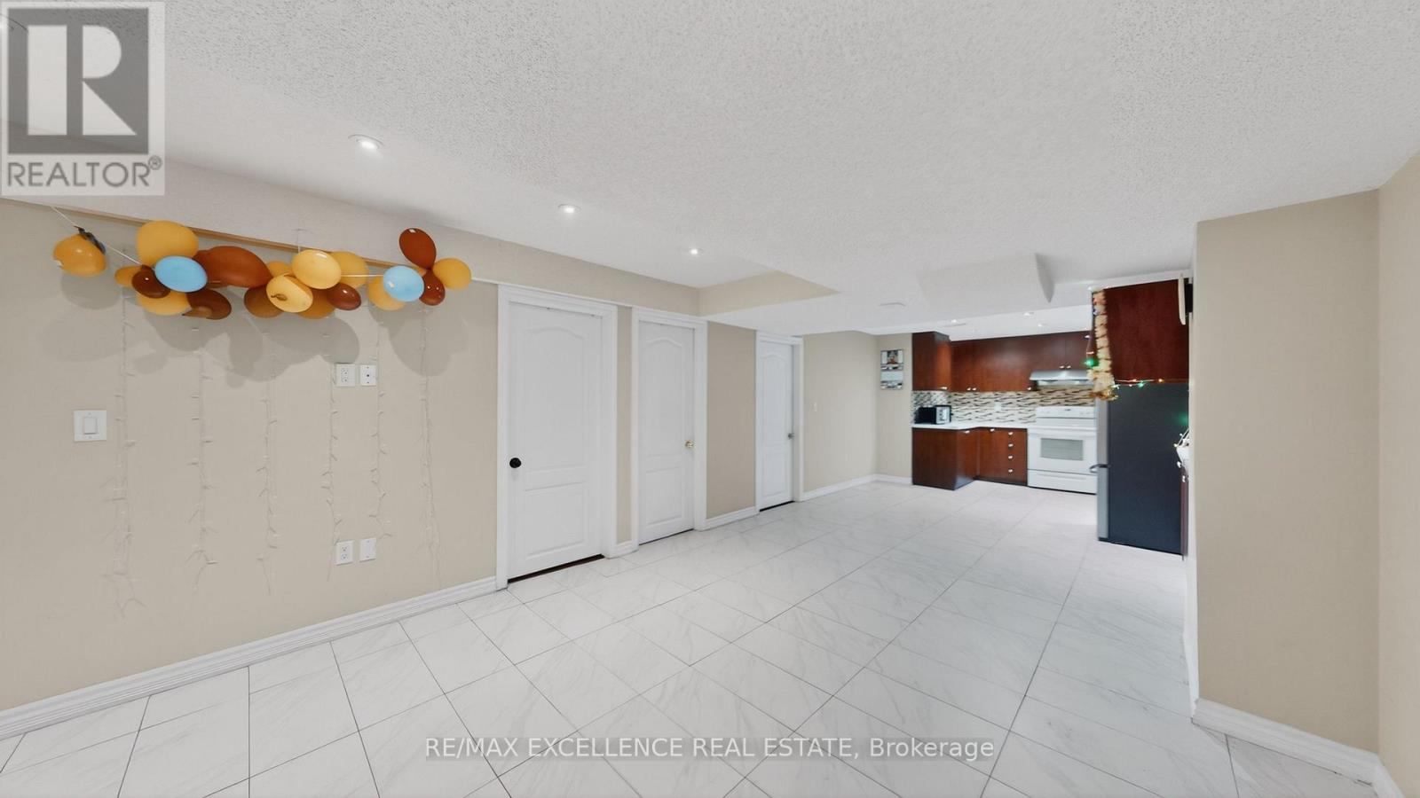26 BLUE DIAMOND DRIVE - 45