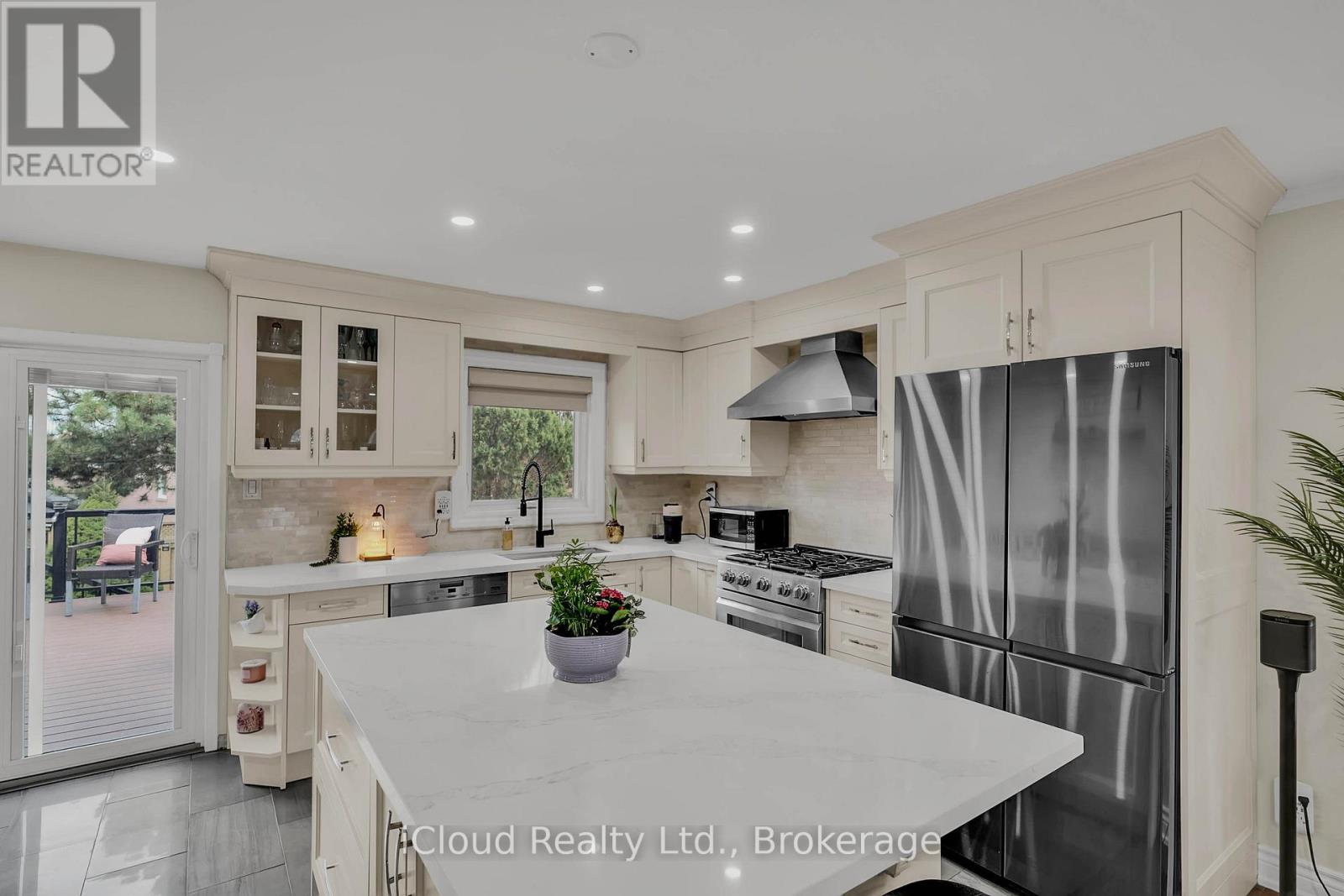 1370 PICKWICK DRIVE - 10