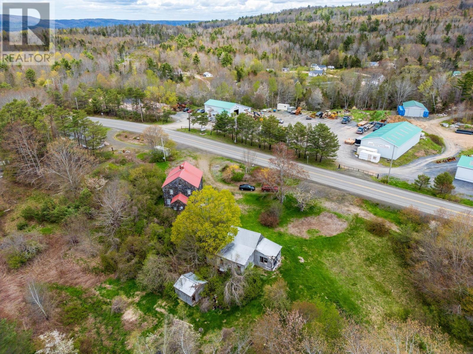 9427 Highway 8 - 15