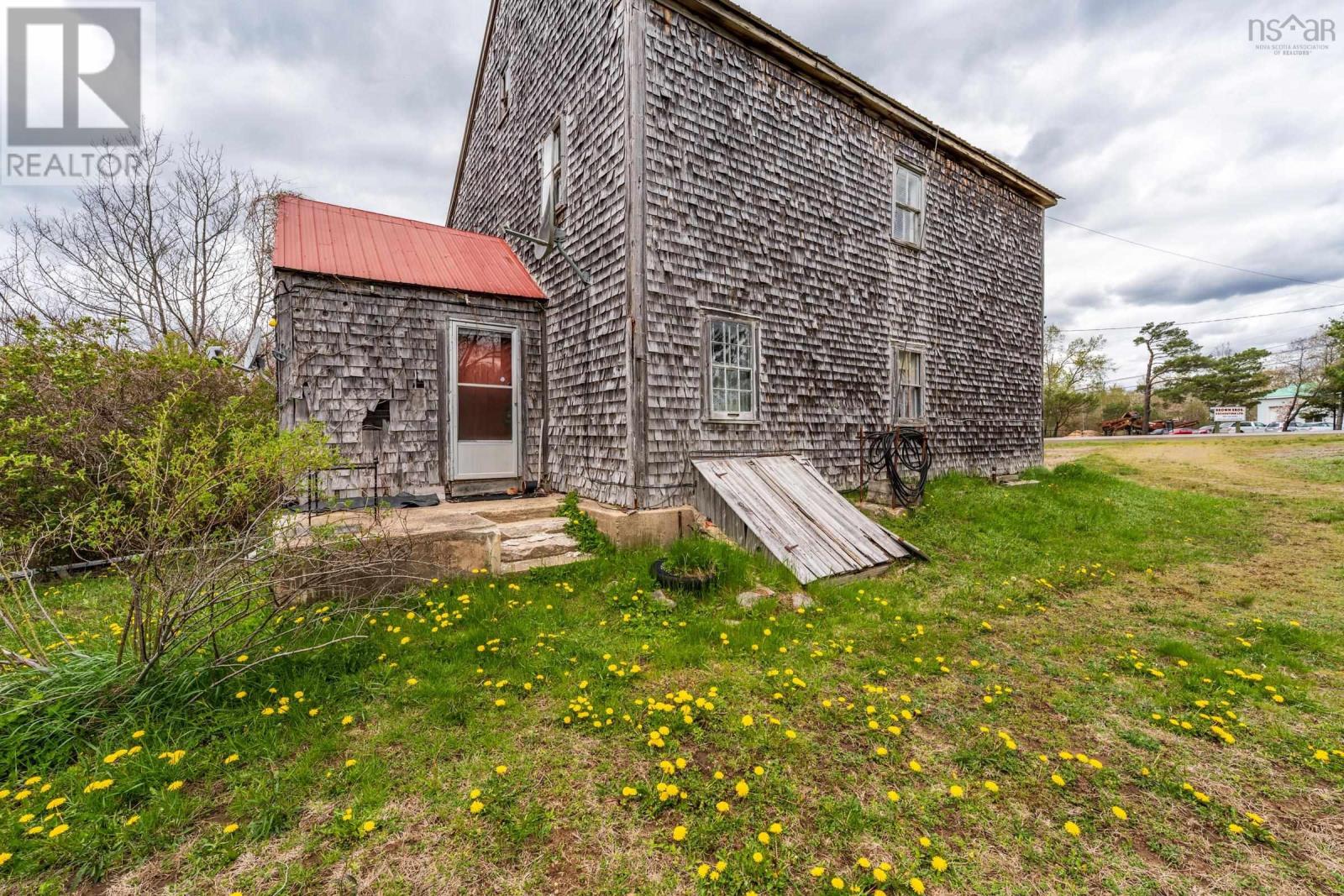 9427 Highway 8 - 10