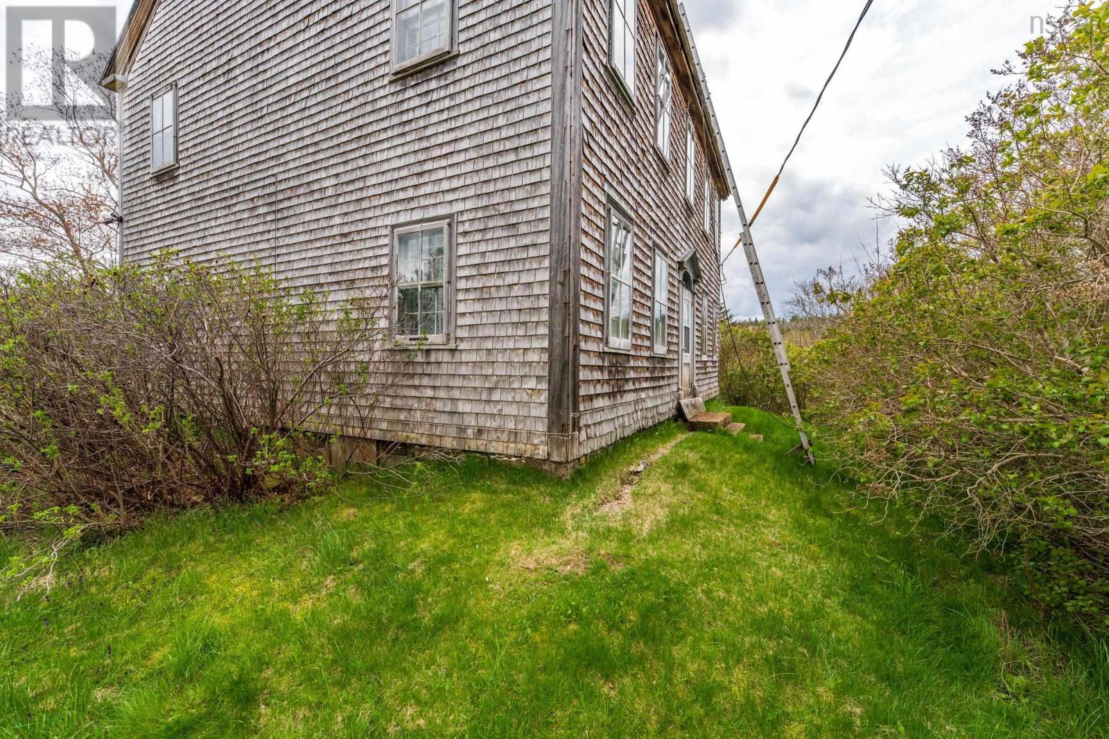 9427 Highway 8 - 12