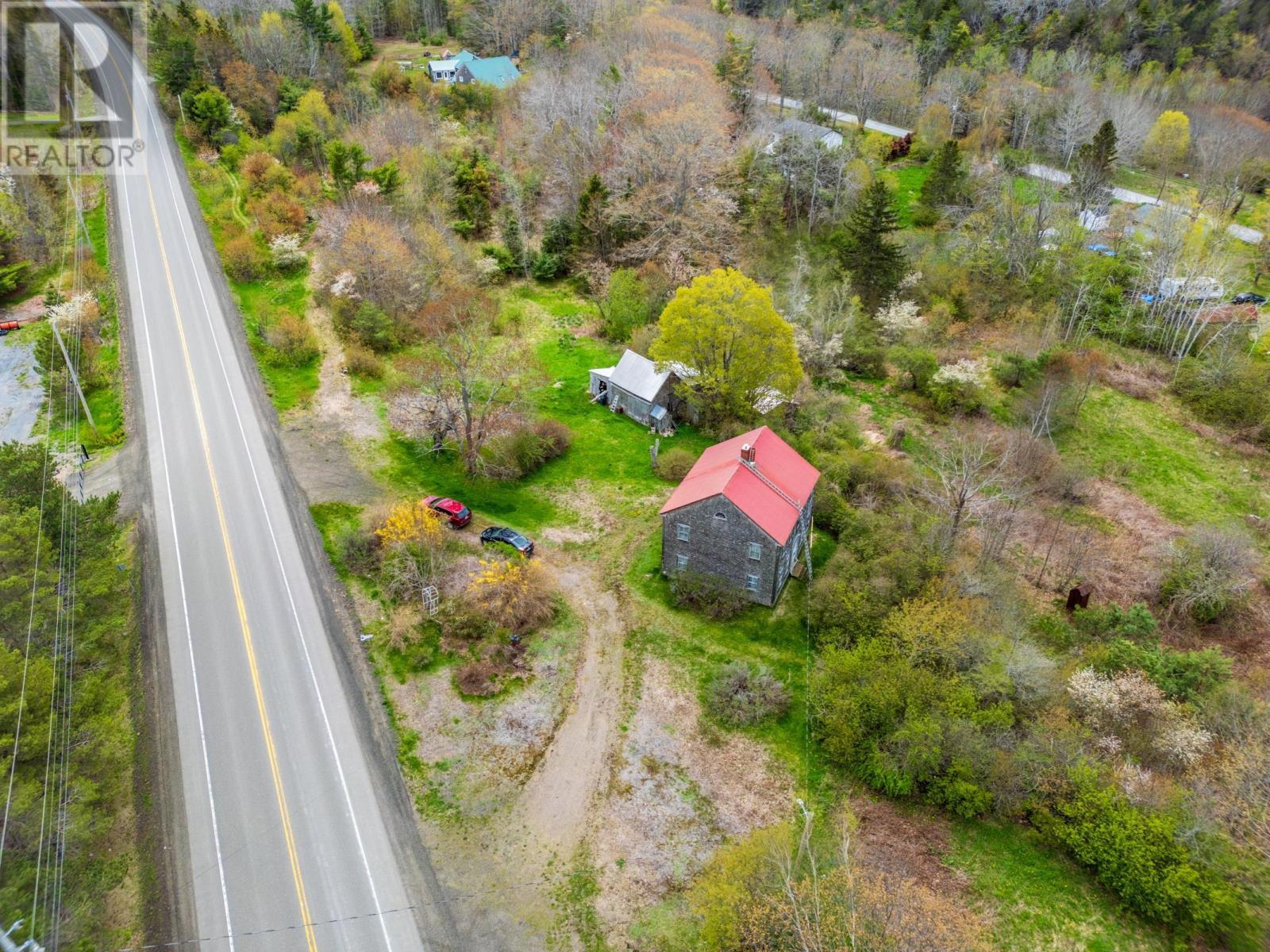9427 Highway 8 - 13