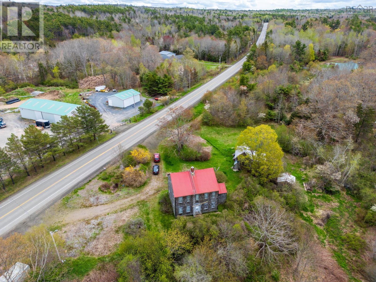 9427 Highway 8 - 17
