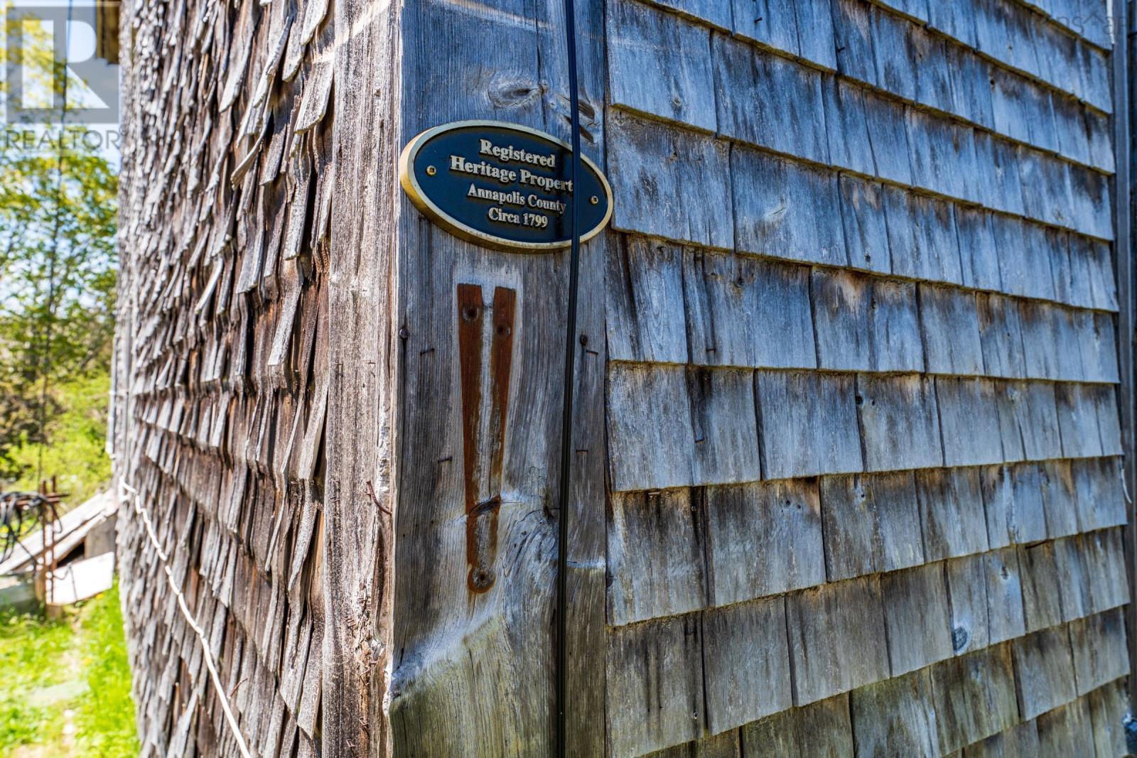9427 Highway 8 - 50