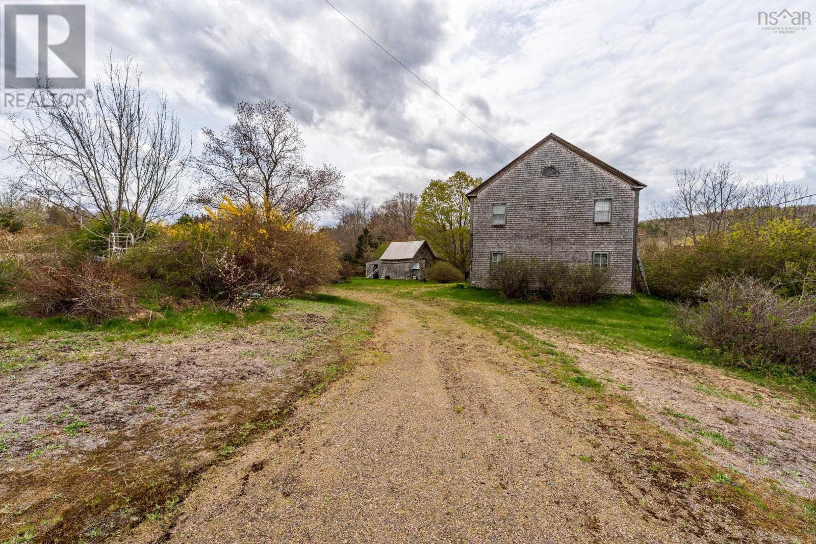 9427 Highway 8 - 9