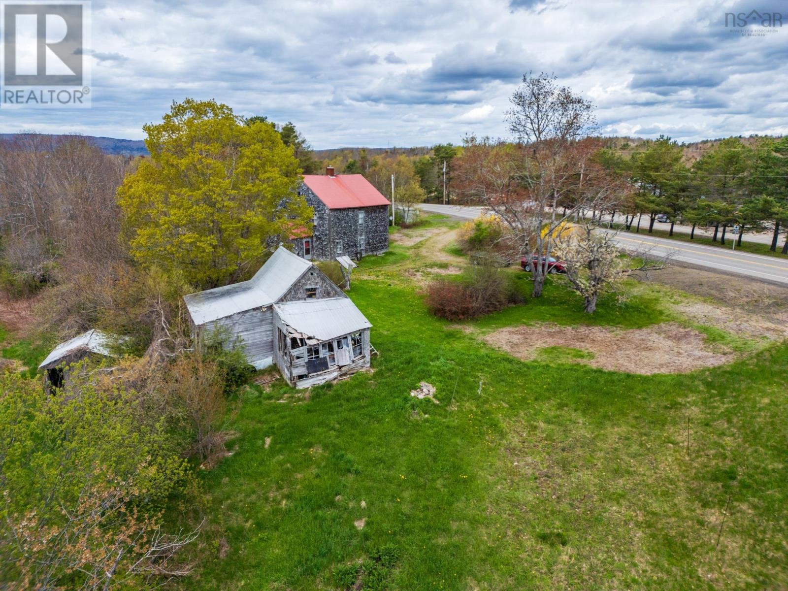 9427 Highway 8 - 46