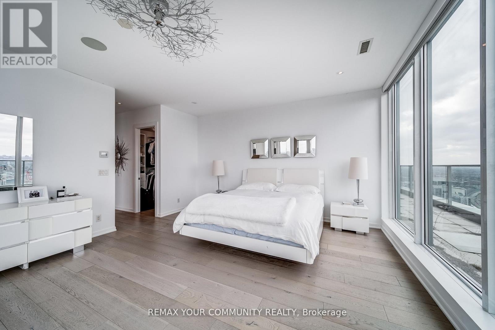 #PH2 150 EAST LIBERTY STREET - 19