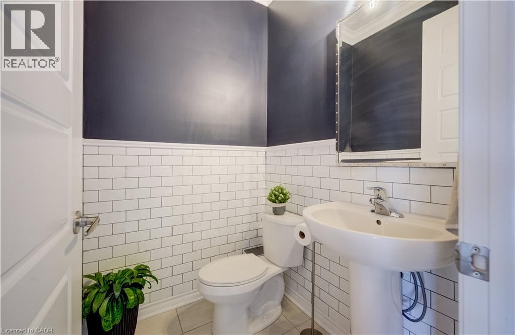 19 SHOREACRES Drive, Kitchener, Ontario, N2R0K7 — Photo 3