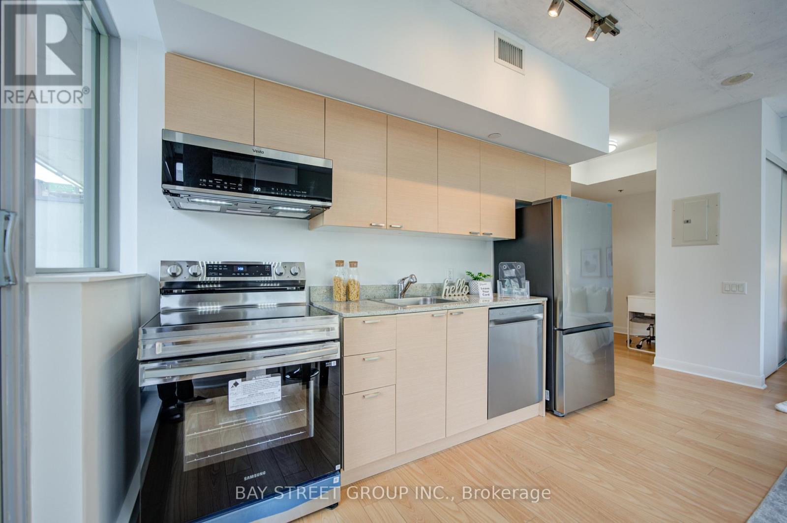 #403 375 KING STREET W - 15