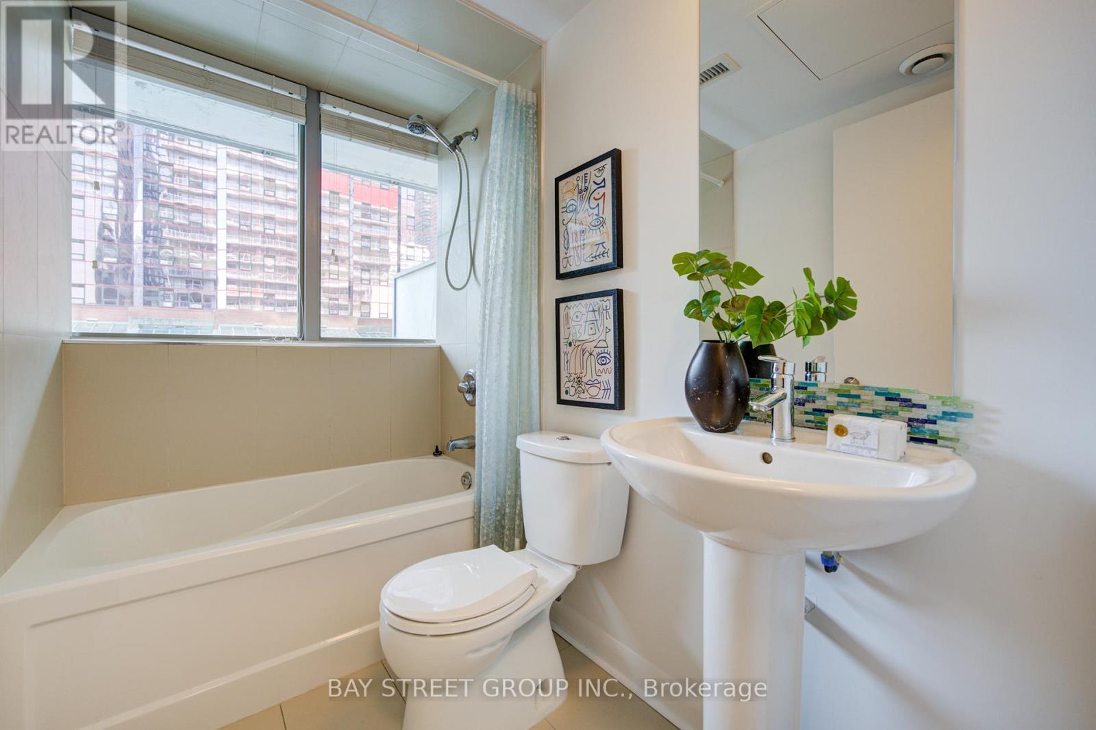 #403 375 KING STREET W - 21