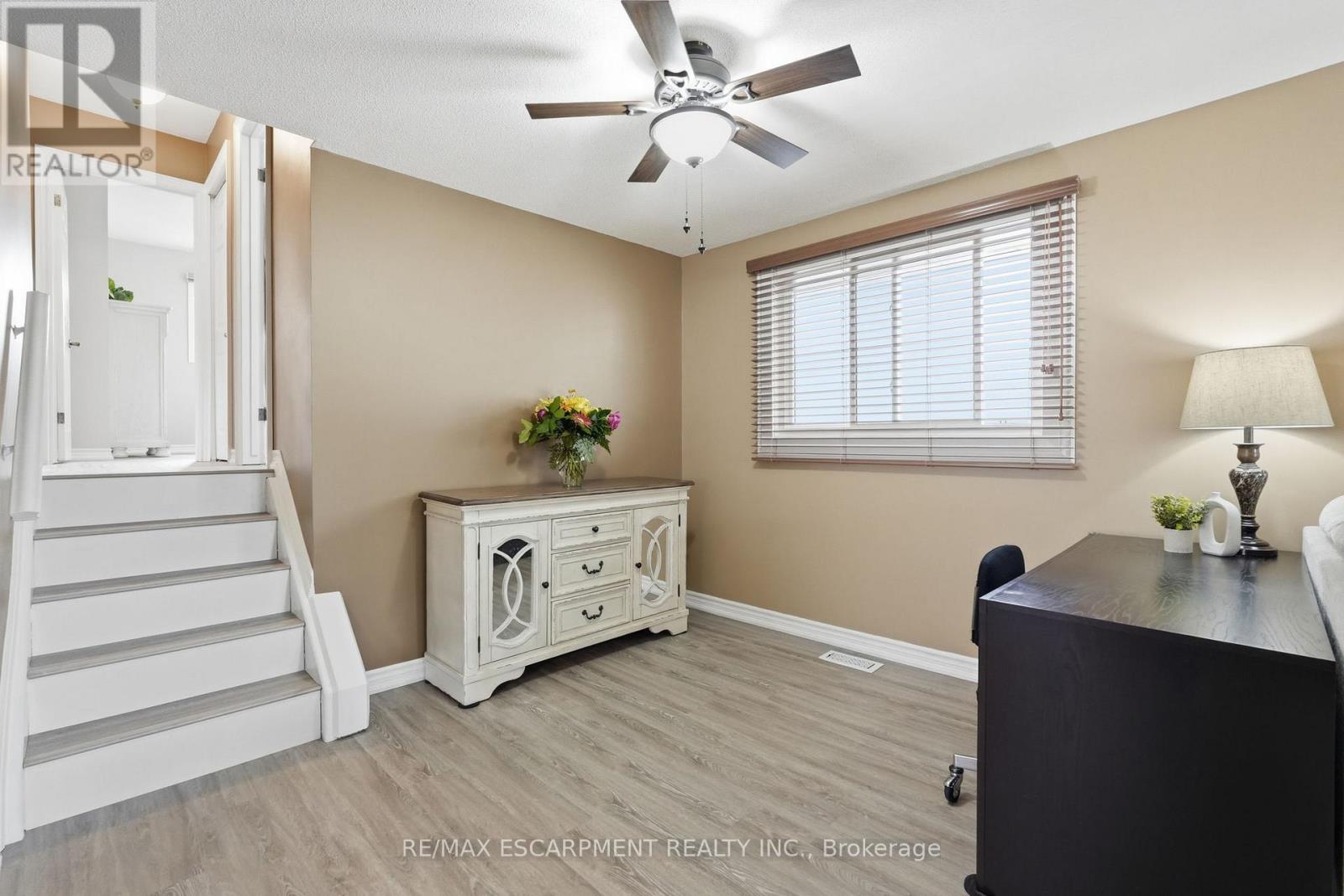 300 EAGLEWOOD DRIVE - 16