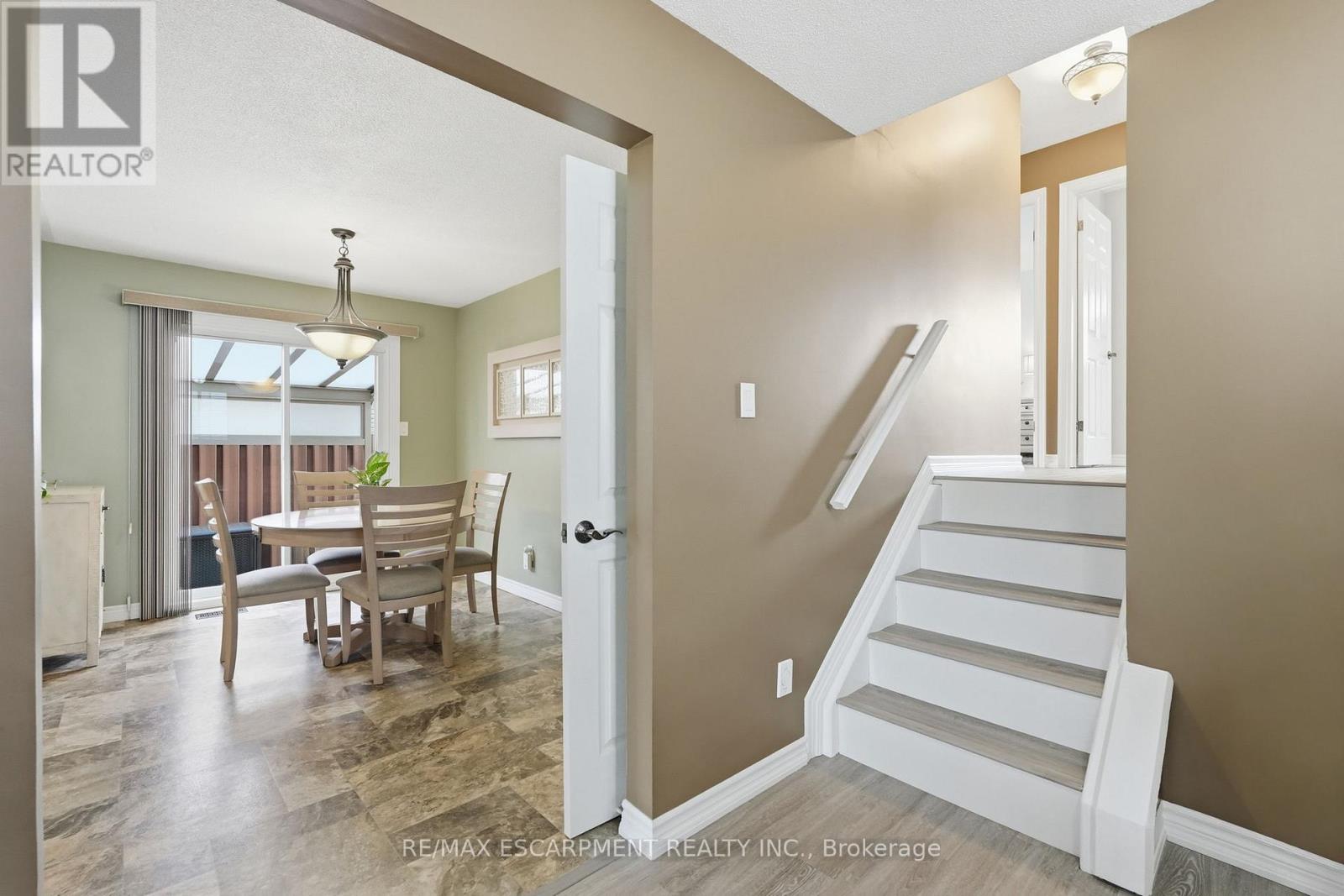 300 EAGLEWOOD DRIVE - 17
