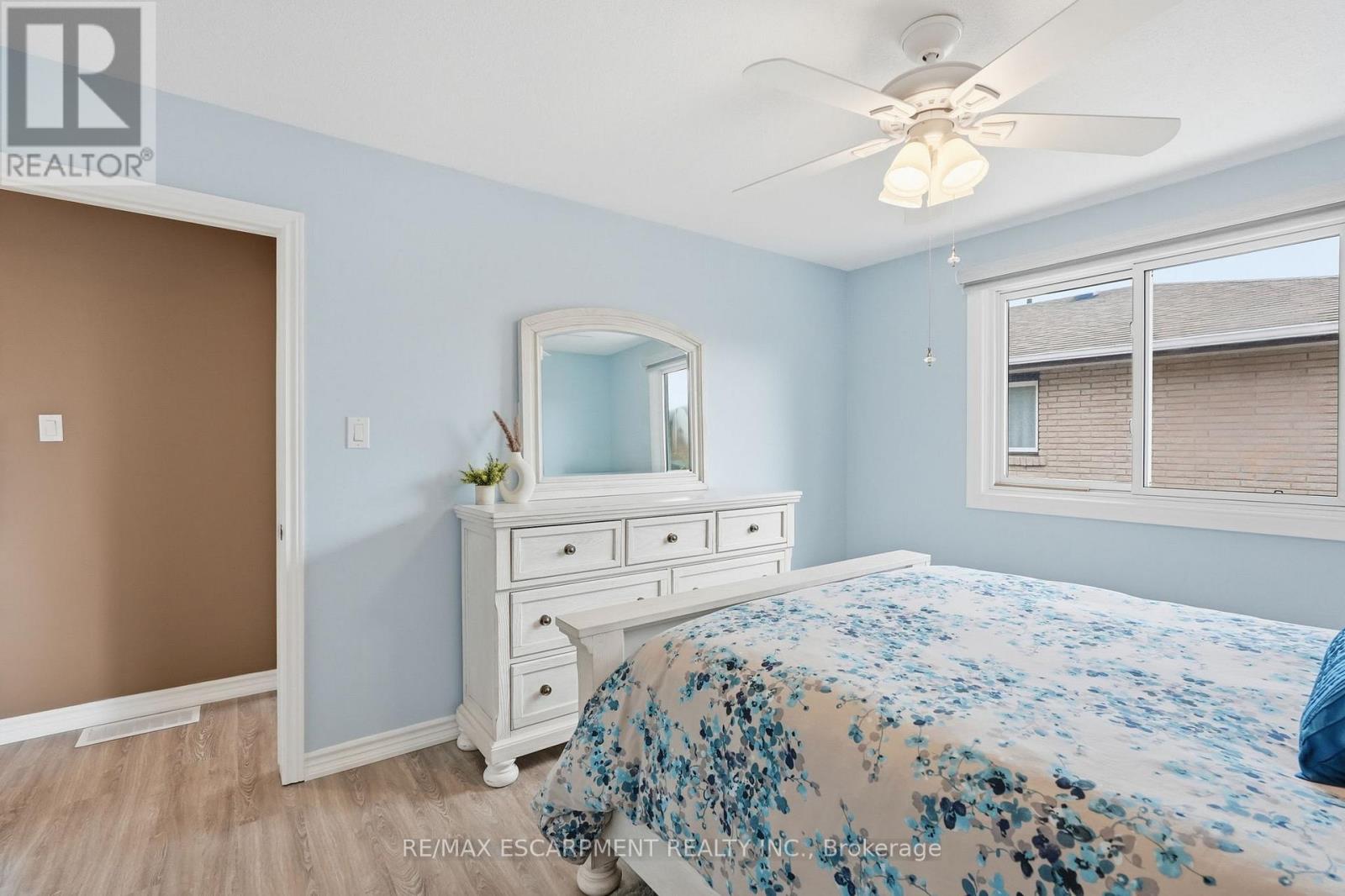 300 EAGLEWOOD DRIVE - 21