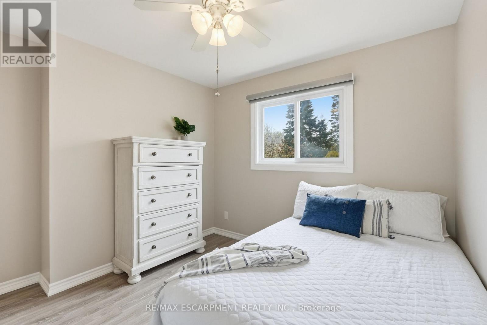 300 EAGLEWOOD DRIVE - 25