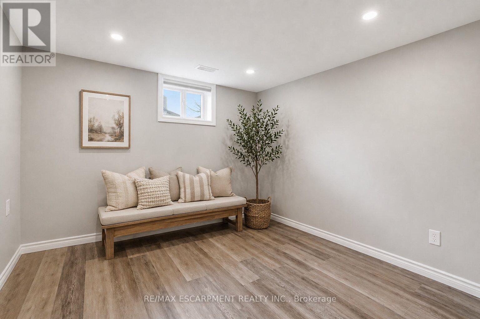 300 EAGLEWOOD DRIVE - 30