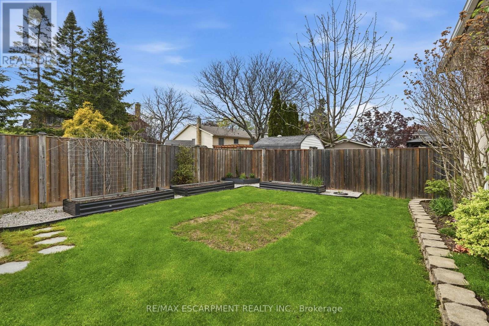 300 EAGLEWOOD DRIVE - 40