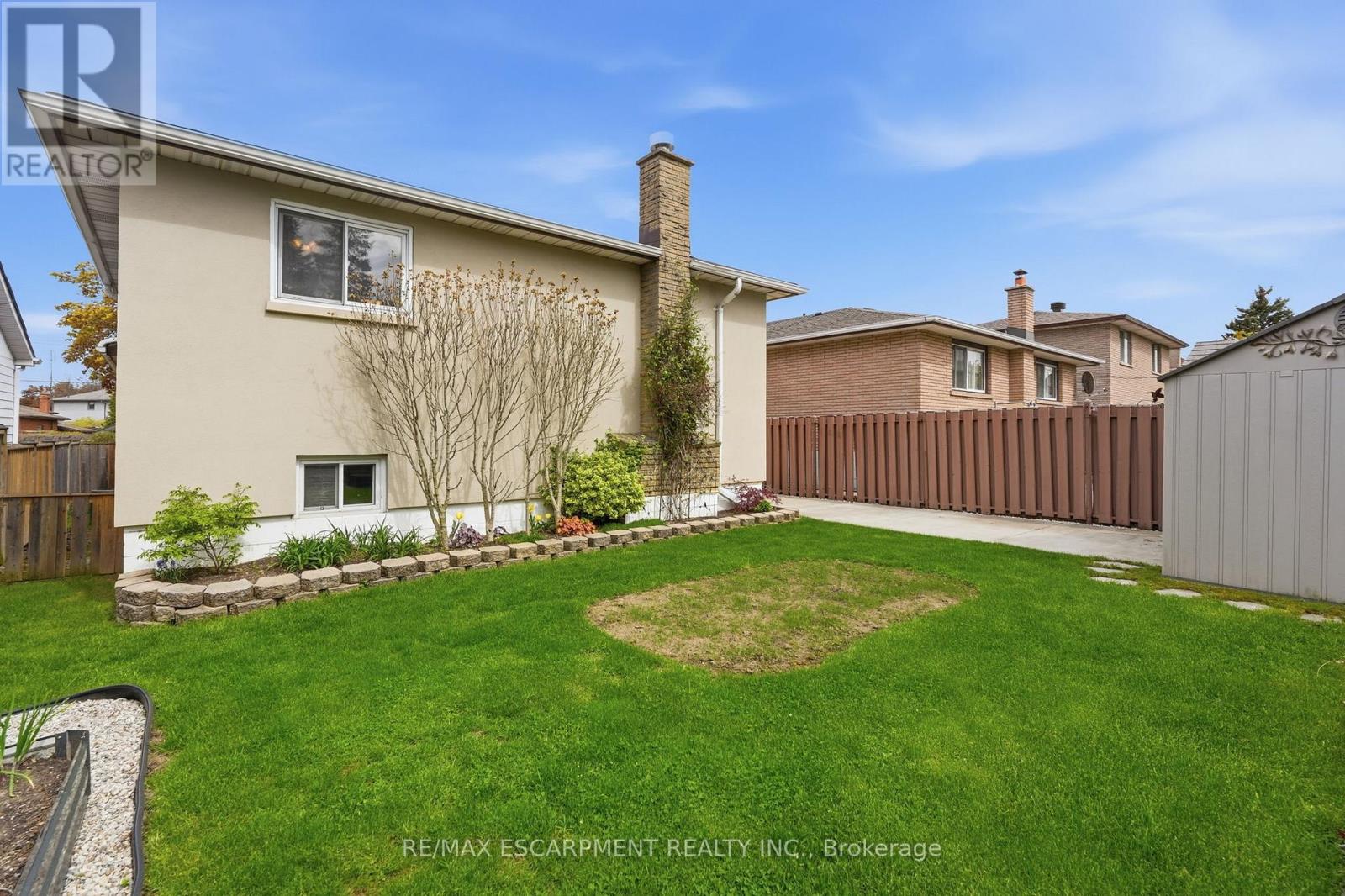 300 EAGLEWOOD DRIVE - 42