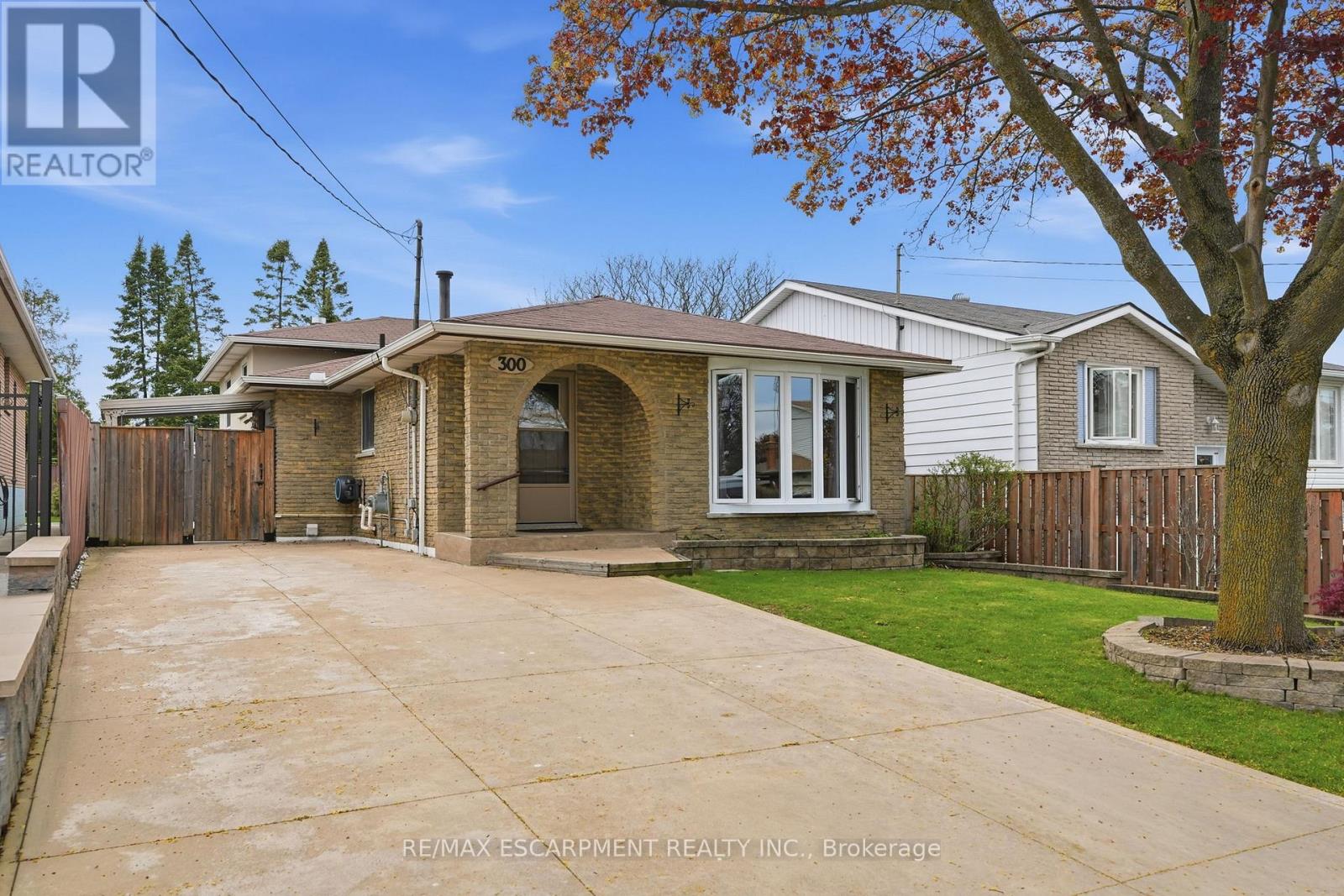 300 EAGLEWOOD DRIVE - 44