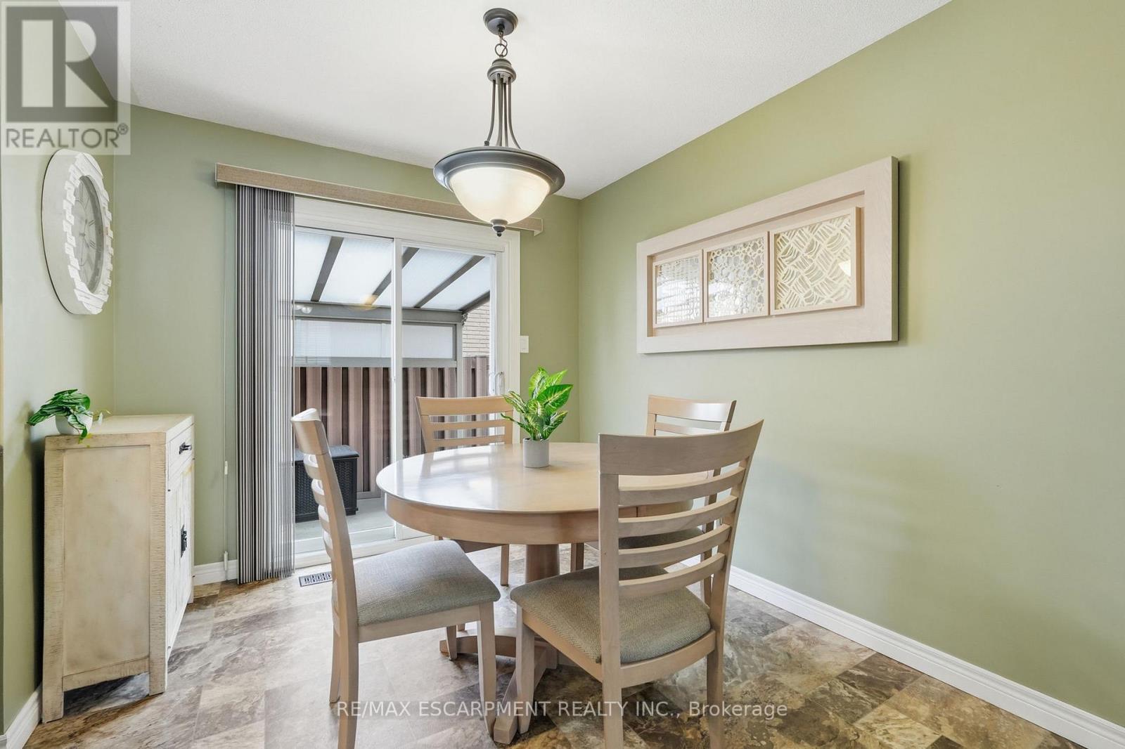 300 EAGLEWOOD DRIVE - 9