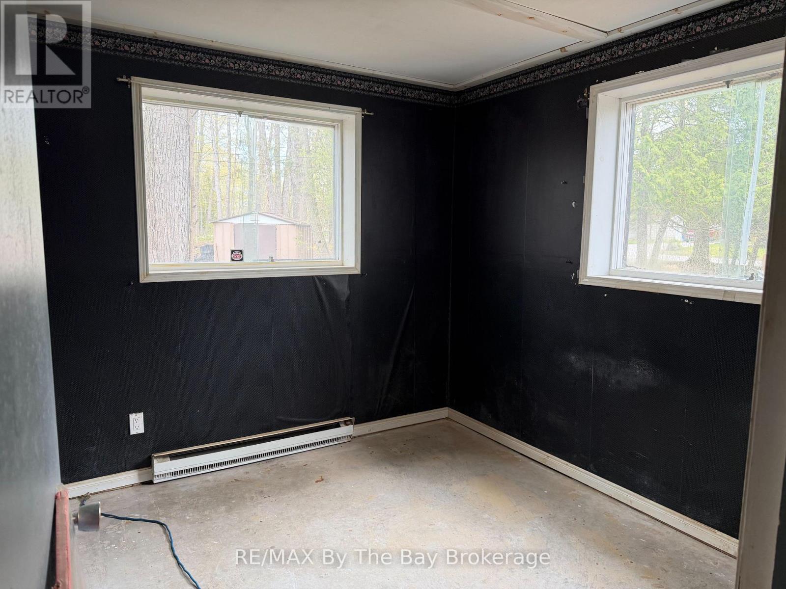 288 KNOX ROAD E - 12