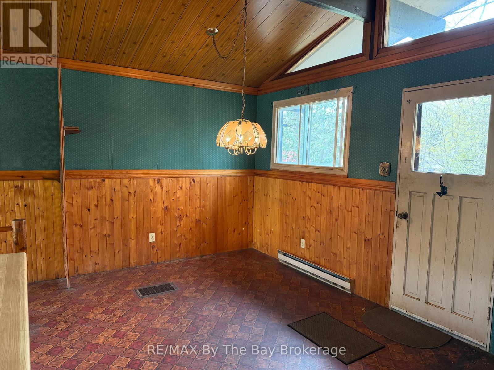 288 KNOX ROAD E - 7