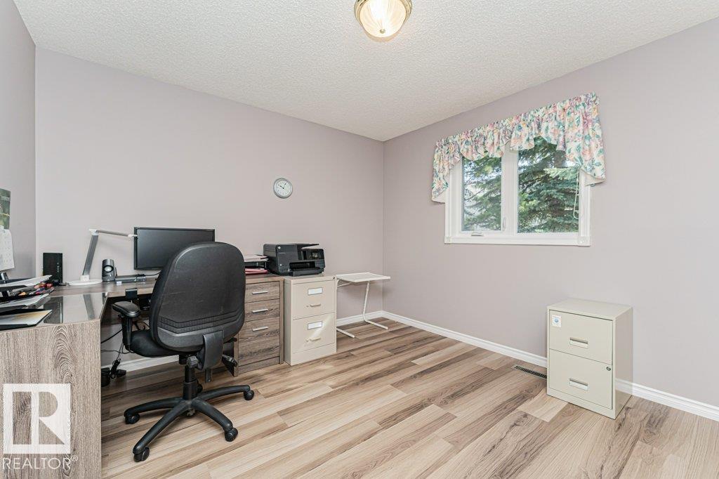 3242 38 AV NW - 15