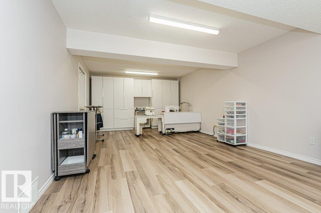 3242 38 AV NW - 23