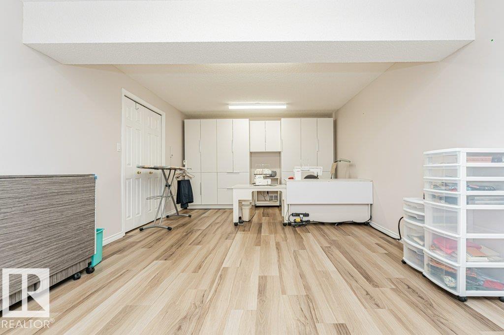 3242 38 AV NW - 24