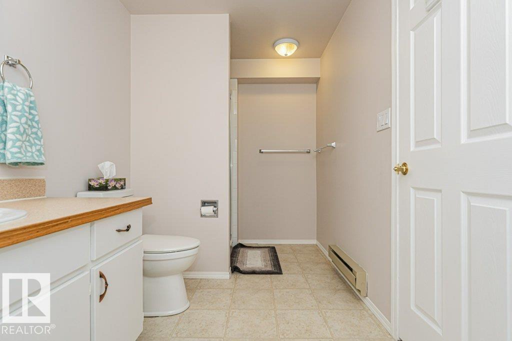 3242 38 AV NW - 28