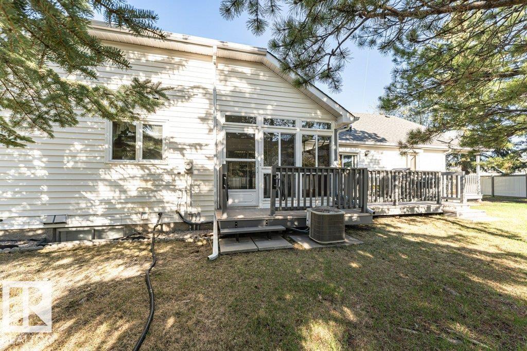 3242 38 AV NW - 38