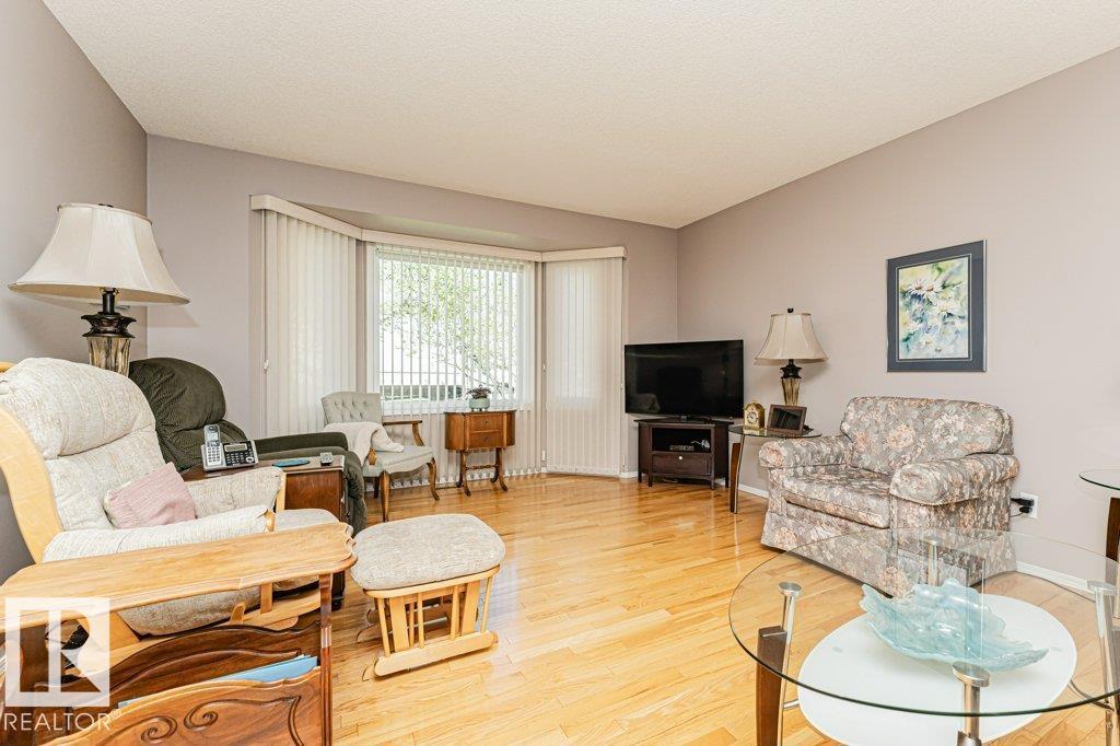 3242 38 AV NW - 6